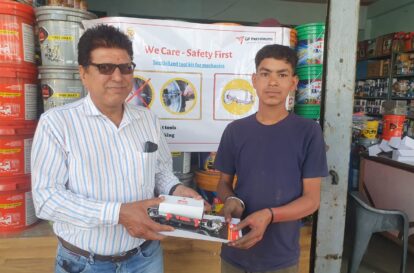 Distributing Wrench & Eye Protection Goggles to Unskilled Mechanics